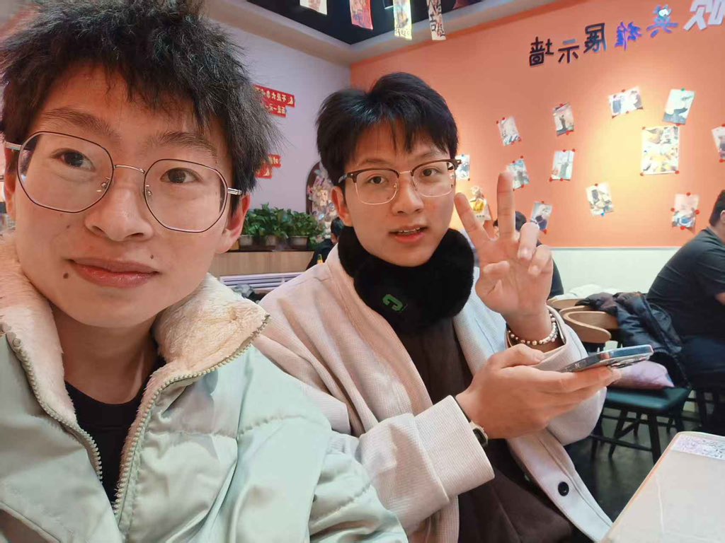 Jansenlee888's tweet photo. With less oil and less salt, your weight has increased to 72kg in two months. I hope you will always be safe and healthy. Love yourself and have a happy Christmas Eve!

PS: Youbian is the most delicious barbeque in the northeast. https://t.co/k3RfZb0ls2