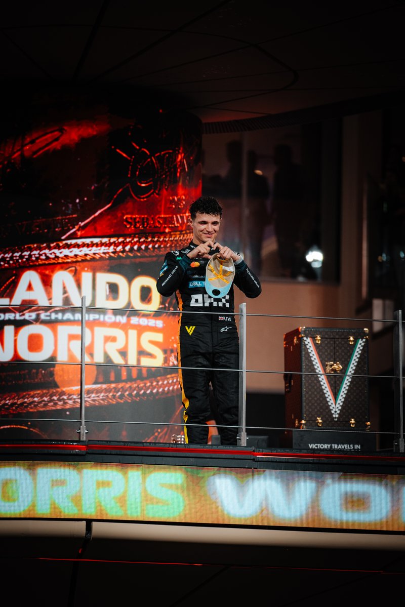 LN4's tweet image. Wishing y'all a very happy holidays wherever you are in the world. Love, LN4 💚