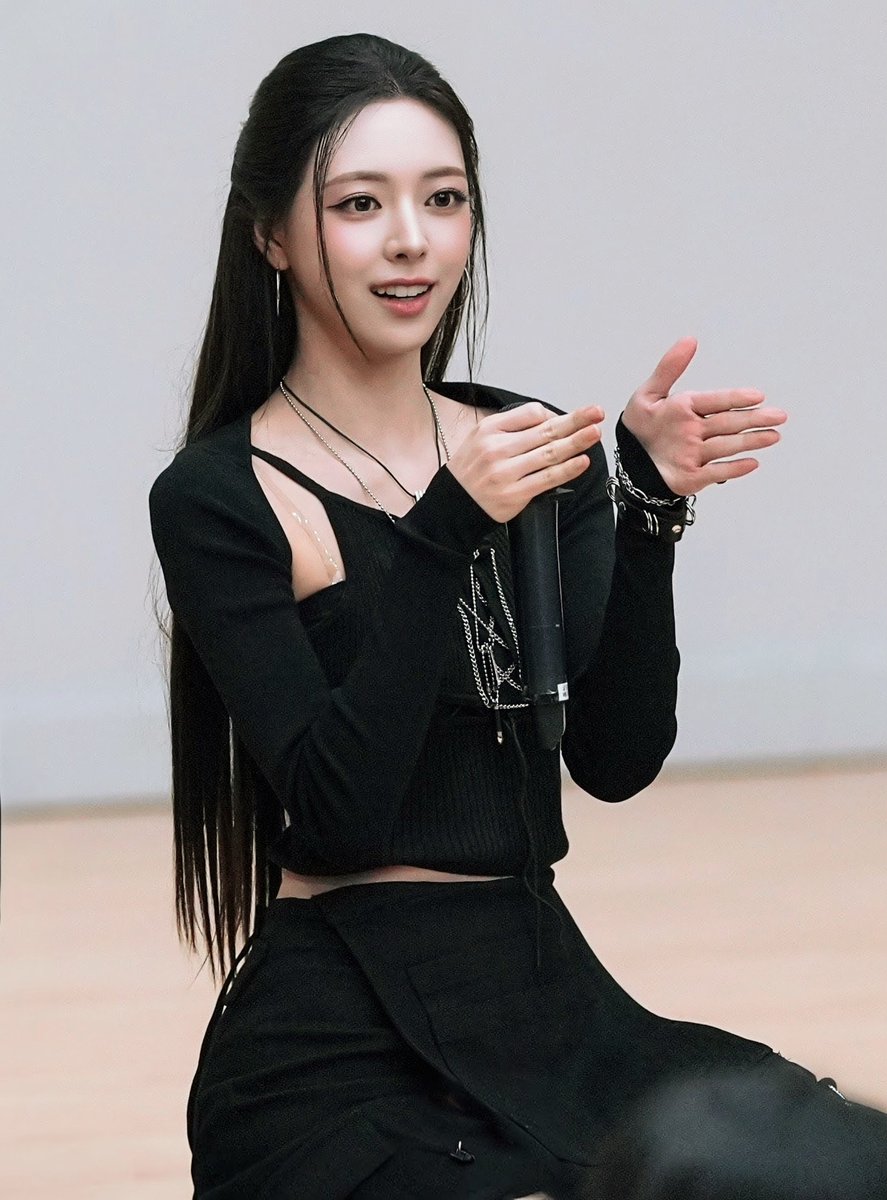 yuna❤︎様ブラック一枚 𝑖𝑡𝑧𝑦 #𝑌𝑢𝑛𝑎 #유나