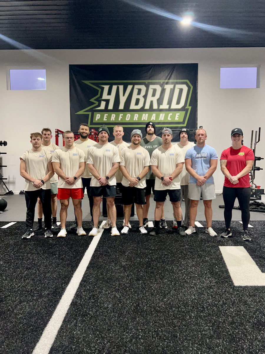 HYBPerformance's tweet image. Merry Christmas from THE CREW!! 🎄🎁🎅

Give our Christmas Eve lift a shot and get your holidays started off right! 

LEVEL UP. 
#HybridAthlete