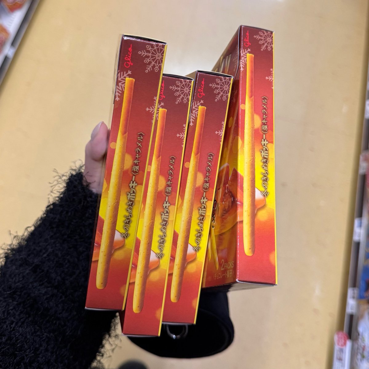 리우 최애 포키 진짜 너무 맛있듬 ㅠ ㅠ ㅠ ㅠ
솔티 카라멜 맛인데 편의점에서 보이면 리우처럼 다
쓸어 담아야 함