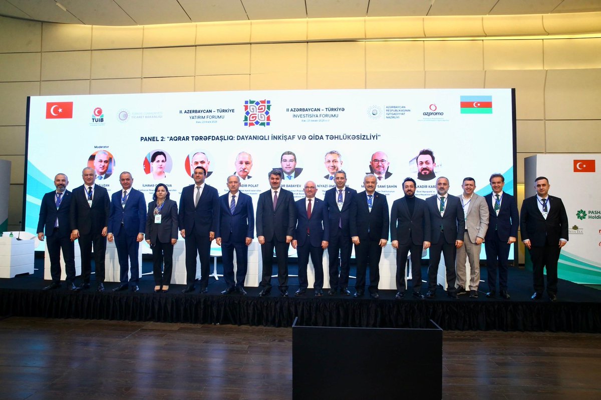 m_samisahin's tweet photo. Bakü’de düzenlenen 2. Türkiye–Azerbaycan Yatırım Forumu kapsamında gerçekleştirilen panelde net ve ortak bir mesaj verdik.

Tarım ve gıda alanında standartların güveni güçlendiren rolüne, standart uyumunun ticarette teknik engelleri azaltan etkisine ve yatırımlar açısından sağladığı stratejik katkılara dikkat çektik.

Tarım ve gıda güvenliği yalnızca bir sektör meselesi değil; ekonomik istikrarın ve stratejik bağımsızlığın temelidir.

Bu güvenin kalıcı hâle gelmesini sağlayan ortak zemin ise standartlardır.

🇹🇷🇦🇿
