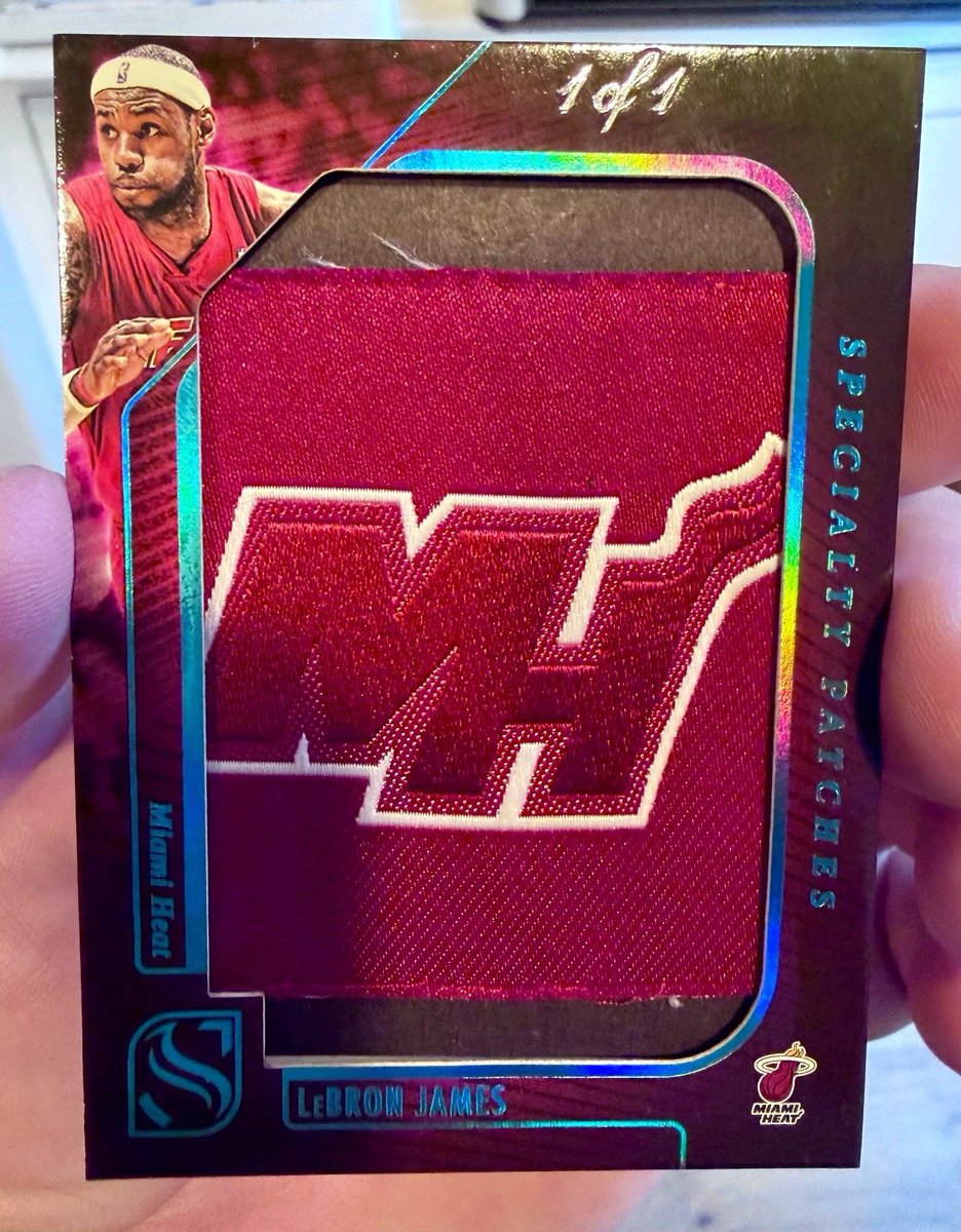 CardsBoulevard's tweet image. 🎄 Christmas Eve heat 🎄

A LeBron James 1/1 game-worn Christmas Day Patch from Panini Silhouette sold for $14,000.