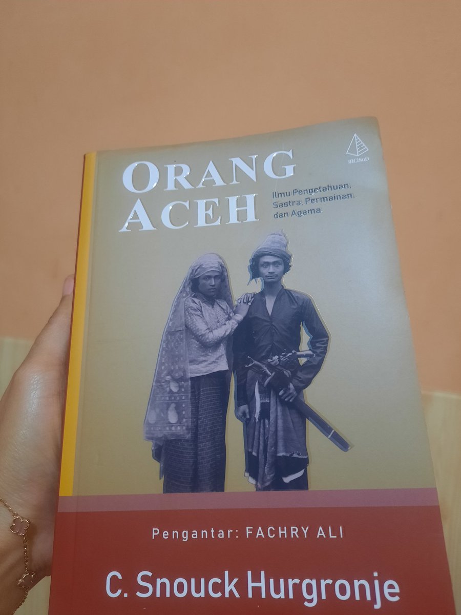 wigaawigaaa's tweet photo. Gara-gara #bencana #sumatera #bencanasumatera jadi tertarik baca buku #orangaceh 

Ulalaaa tebel kali rupanya 😂 https://t.co/OqPVskfoVA