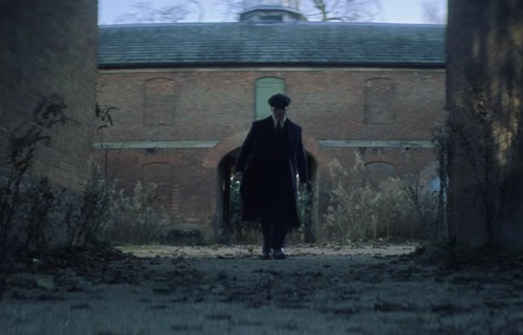 Variety's tweet image. "What ever happened to Tommy Shelby?"

Cillian Murphy returns in the first guns-blazing trailer for the #PeakyBlinders movie "The Immortal Man," streaming March 20 on Netflix. 

Watch here: variety.com/2025/film/news…