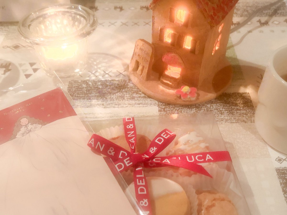 soredake____'s tweet image. ワークショップでつくったおうちのランプが届いて、あたたかなクリスマスになりました。