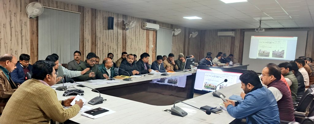 dm_sitapur's tweet photo. जनपद में संचालित 50 लाख रूपये से अधिक लागत की निर्माण परियोजनाओं एवं नैमिषारण्य क्षेत्र में संचालित परियोजनाओं की समीक्षा बैठक के दौरान संबंधित अधिकारियों को बेहतर अंतर्विभागीय समन्वय स्थापित करते हुए कार्यों को गुणवत्तापूर्ण एवं समय से पूर्ण कराए जाने हेतु आवश्यक निर्देश दिए गए। https://t.co/Rsk1mpzdot