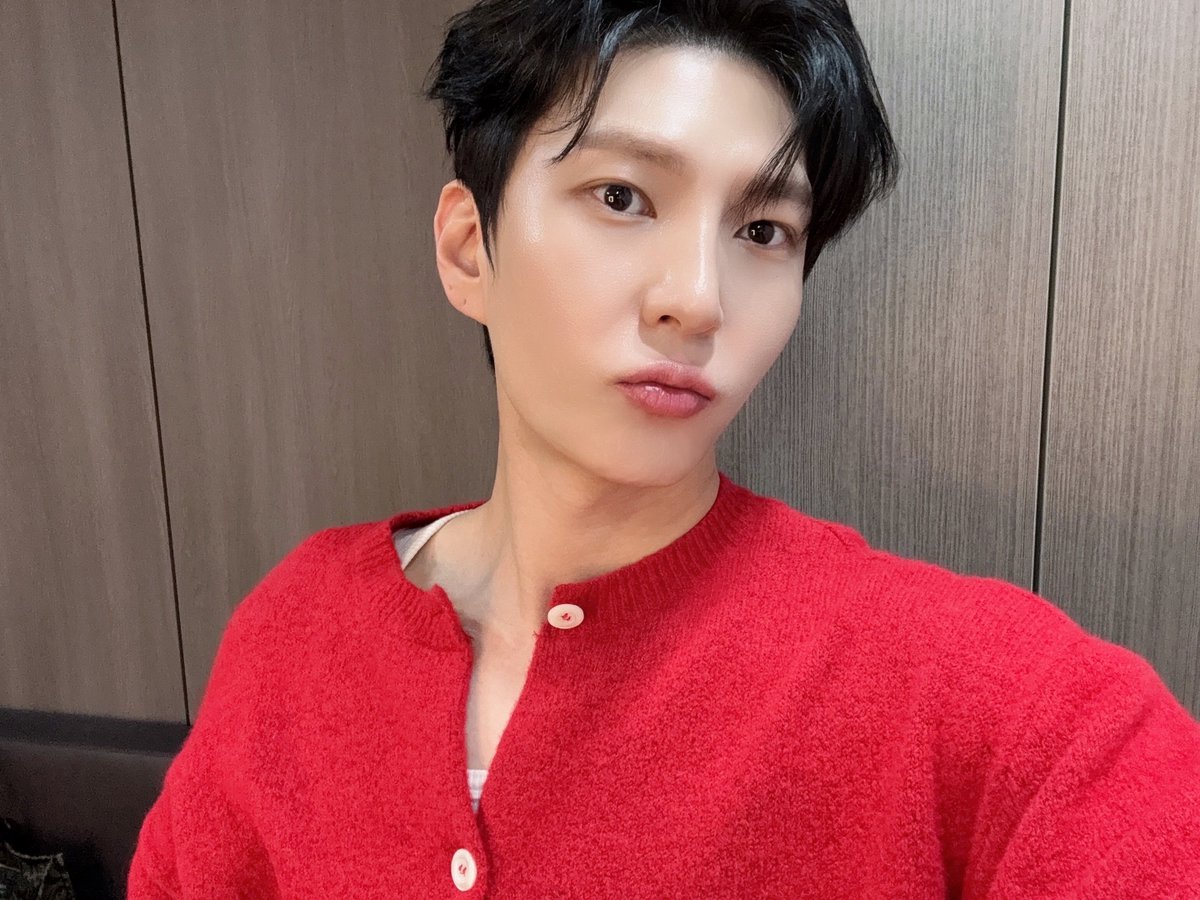 OfficialJTW_LEO's tweet image. 별빛 뮤즈들~♡
𝑀𝑒𝑟𝑟𝑦 𝐶ℎ𝑟𝑖𝑠𝑡𝑚𝑎𝑠🎄

모두 행복한 크리스마스 보내세요🎁

#정택운 #JUNGTAEKWOON
#레오 #LEO
#메리크리스마스
#MerryChristmas