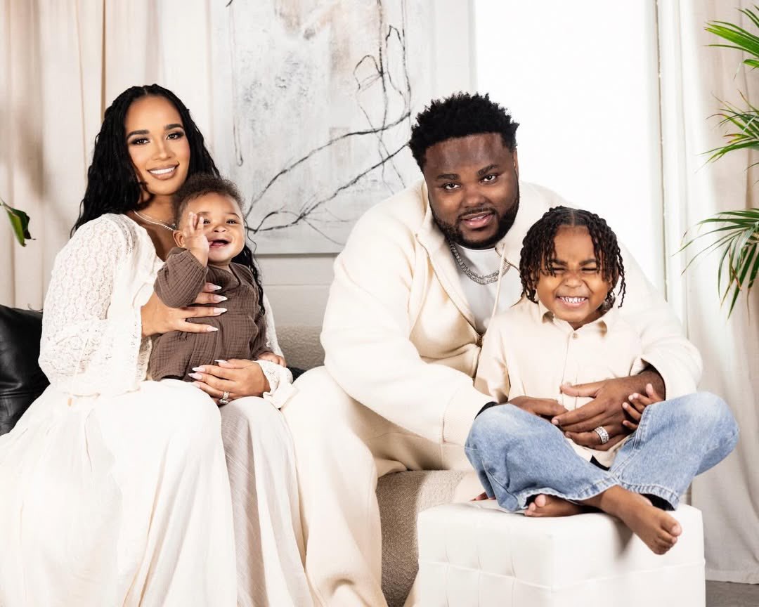 wavecheckers's tweet image. Tee Grizzley with the family for the holidays 🐻❤️