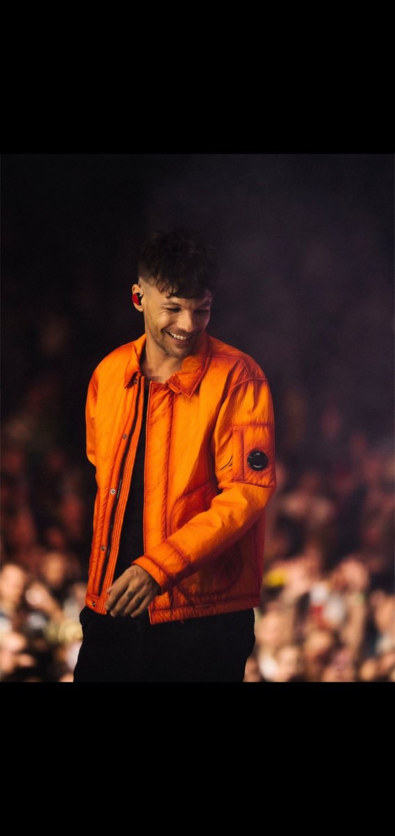 getback2loving's tweet photo. #Golden #AdoreYou
#SweetCreature
#NotEnoughSongs
#KeepGoingHarry https://t.co/2fVyw3MfTO