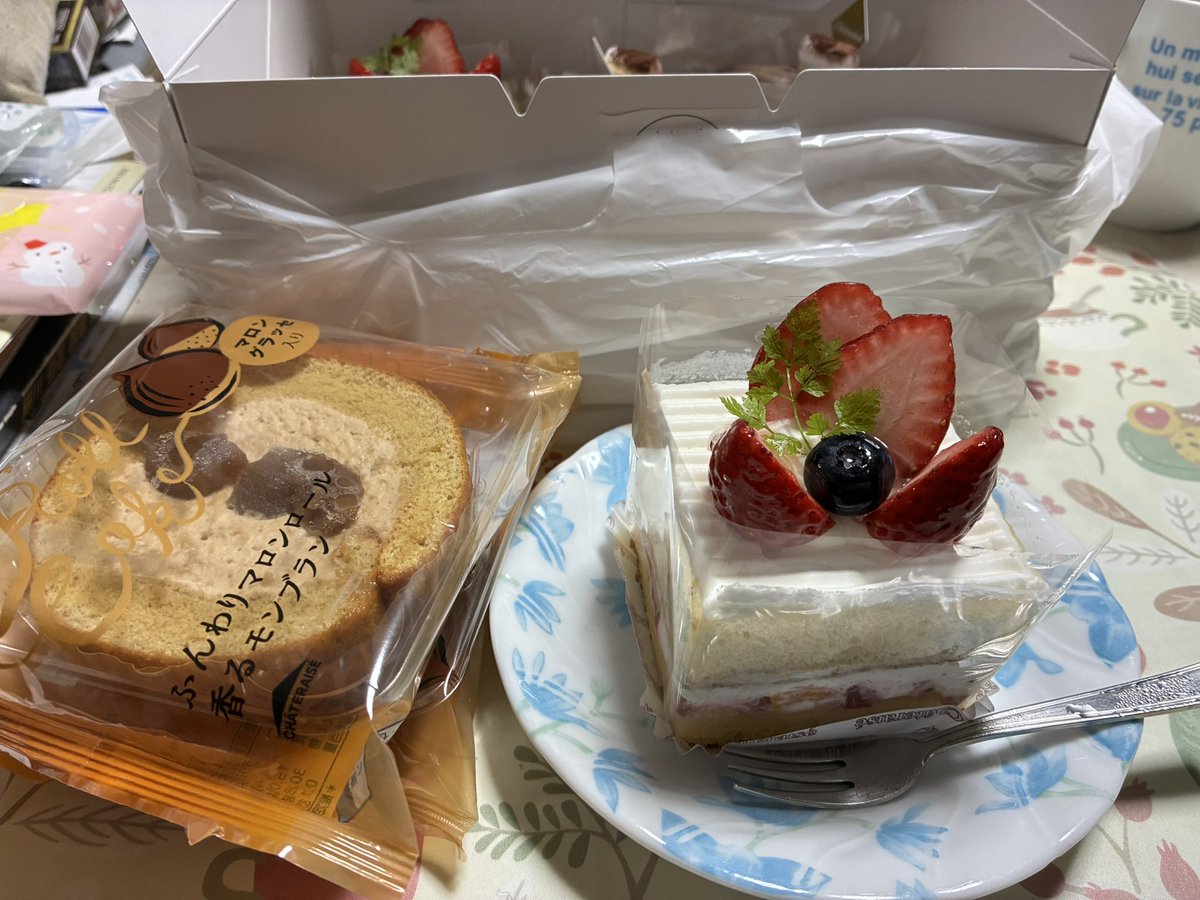 no7String's tweet photo. シャトレーゼで購入したケーキ食べました(*´・ω｀)y━・~~

#おじさんクリスマス2025 https://t.co/WZIaOZ7gzB