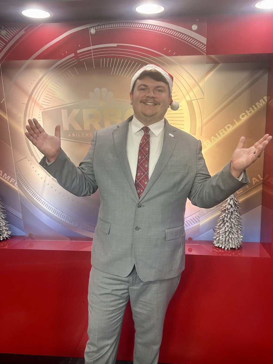 C_Vandrasik's tweet photo. Santa hat is on!🎅
Christmas Day is bringing 80s to West Texas.😎
Are you celebrating Christmas in shorts or sweaters this year?
#WestTexasWeather #ChristmasForecast #WarmChristmas #HolidayWeather #SantaApproved #MeteorologistLife #WeatherTalk #KRBC https://t.co/Ou1WAVc0ov