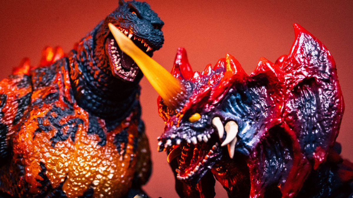 ゴジラVSデストロイアの 超全集の表紙風に撮ってみる