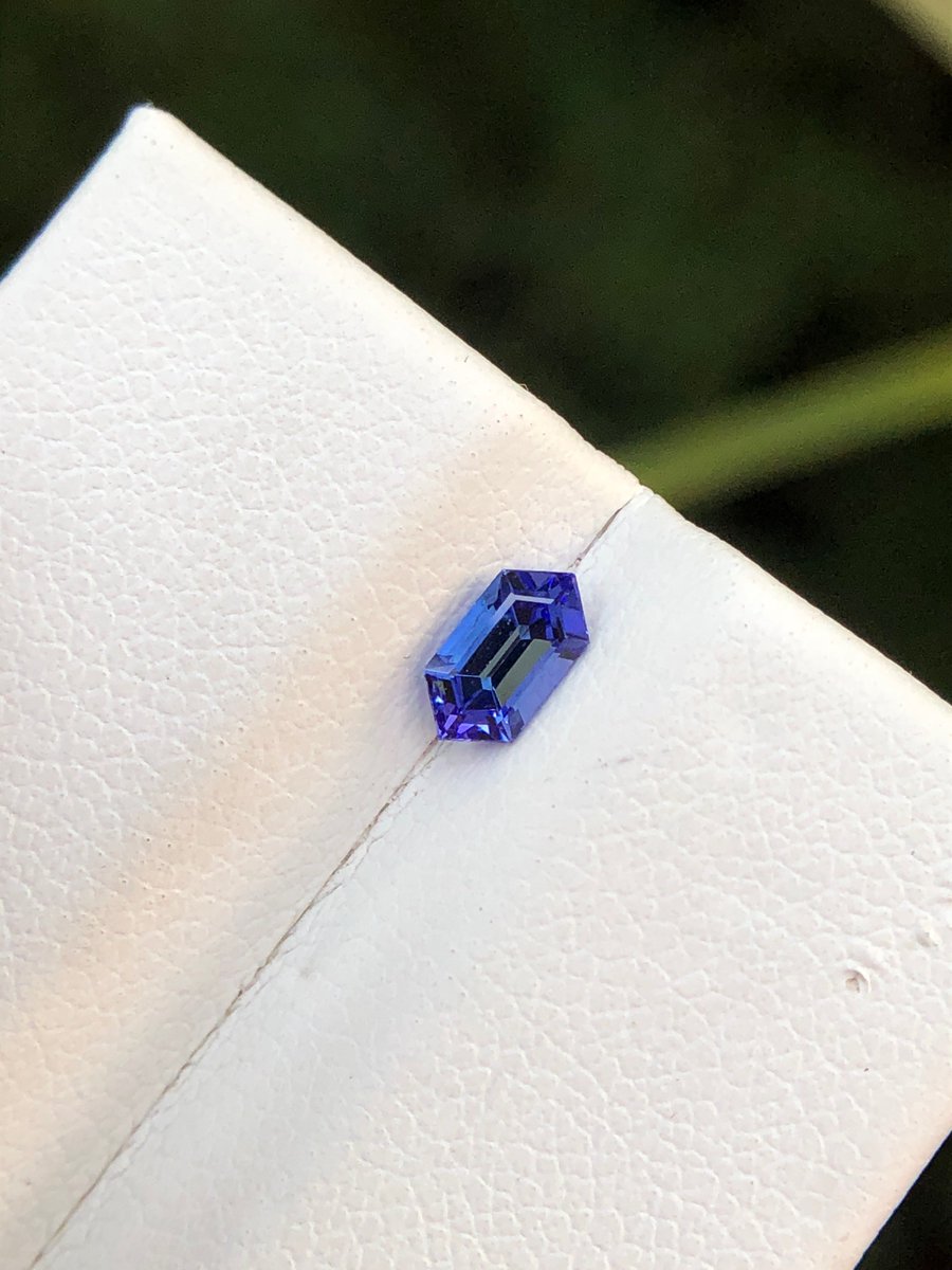 タンザナイトAA A14mm 天然タンザナイト、細長い六角形カット、AA+グレード、ブルーカラー