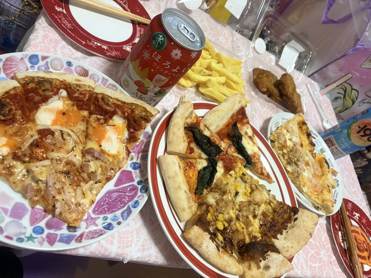 こういうのいっちゃん楽でいい笑
メリクリって言ったつもりだったのに
乾杯するとき
メルカリメルカリうぇーーーーい！！
！
って間違えたつもりなく乾杯した女通ります。

え？今私メルカリって言った？？？？ってなりました。