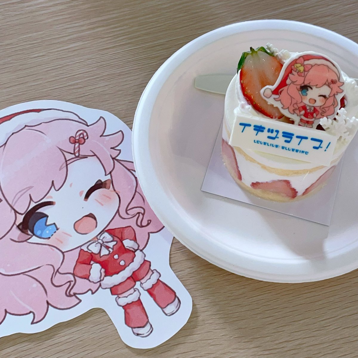 #イキヅLIVE配信 ！
制服や新曲など嬉しいお知らせをたくさんできてハッピーなクリスマスになりました🥰
みなさんとの協力プレイ絵しりとりのおかげで無事にケーキをゲットです😭ありがとう〜〜〜〜〜