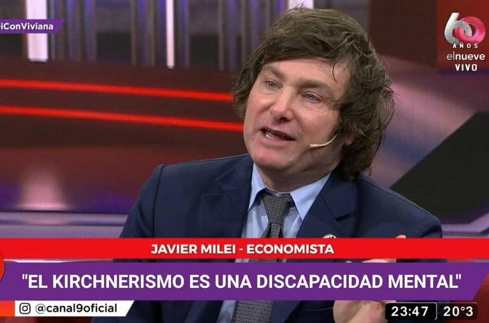Mi mamá: "Hoy viene a cenar tu tío Kirchnerista no discutan"

Yo apenas me siento:
