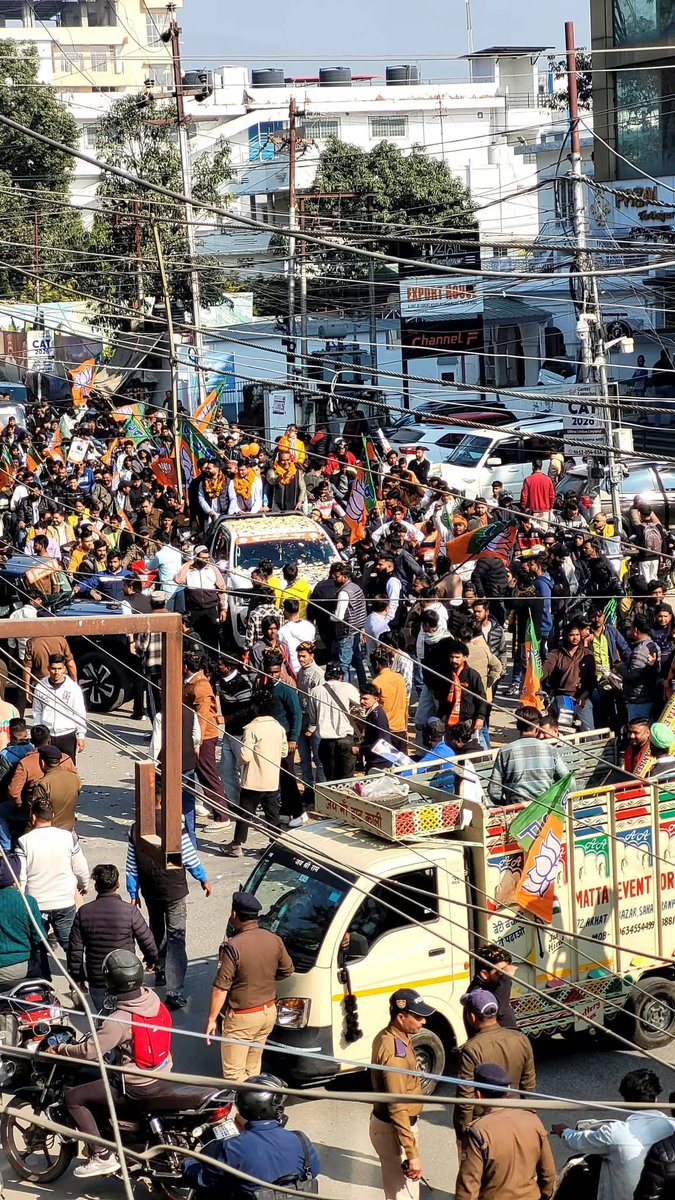 भारतीय जनता पार्टी, जिला महानगर देहरादून कार्यालय में आयोजित भारतीय जनता युवा मोर्चा के नवनियुक्त जिला अध्यक्ष कुलदीप पंत जी के स्वागत समारोह में प्रतिभाग किया। 
इस दौरान प्रदेश कोषाध्यक्ष श्री <a href="/PuneetMittalBJP/">Puneet Mittal</a> जी, प्रदेश मंत्री एवं युवा मोर्चा प्रभारी श्री <a href="/AdityaChauhan_/">Aditya Chauhan</a> जी,