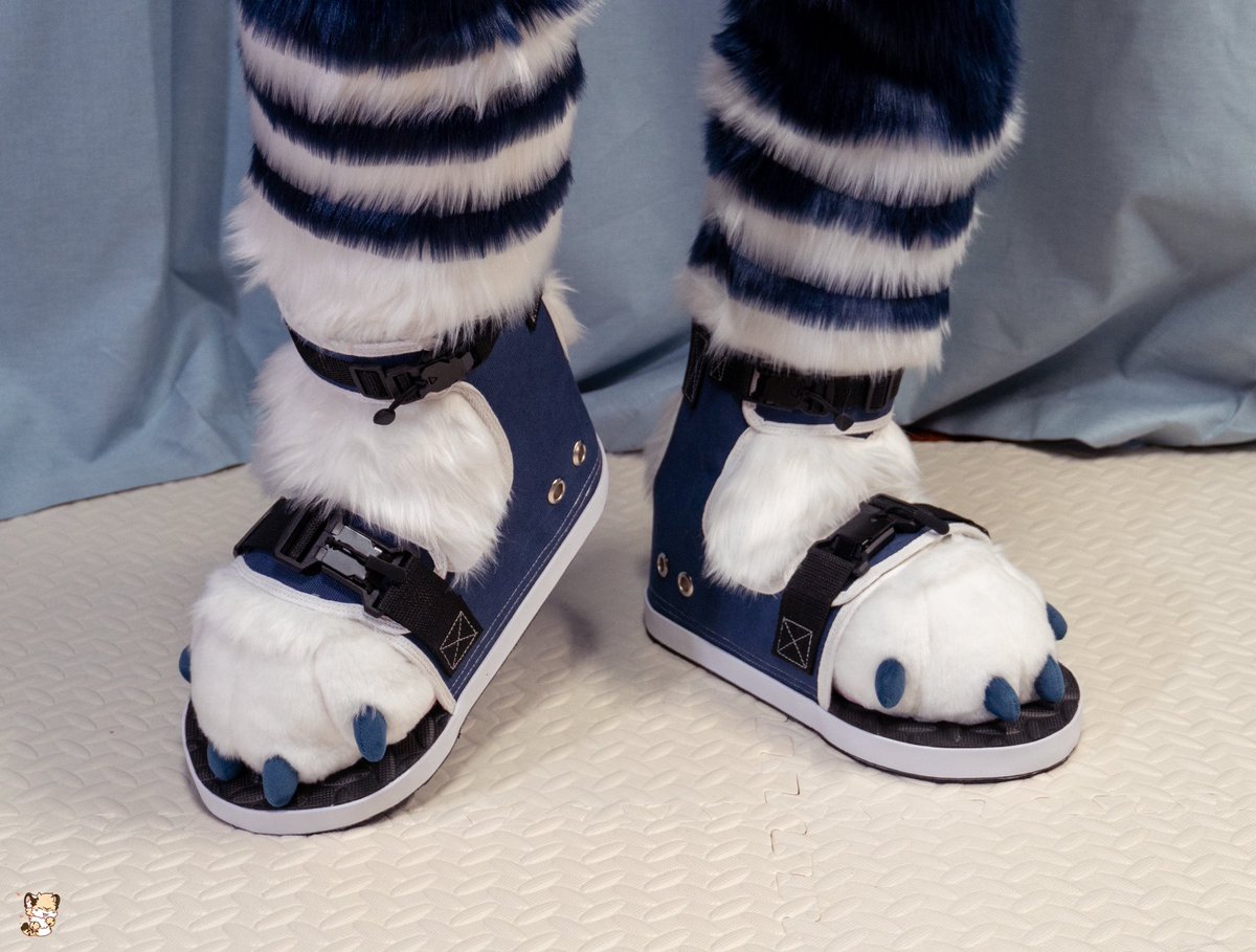 Halculus2's tweet image. 新做好的爪袜和爪鞋