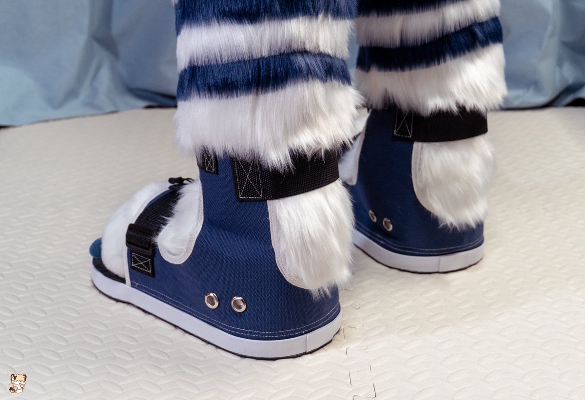 Halculus2's tweet image. 新做好的爪袜和爪鞋