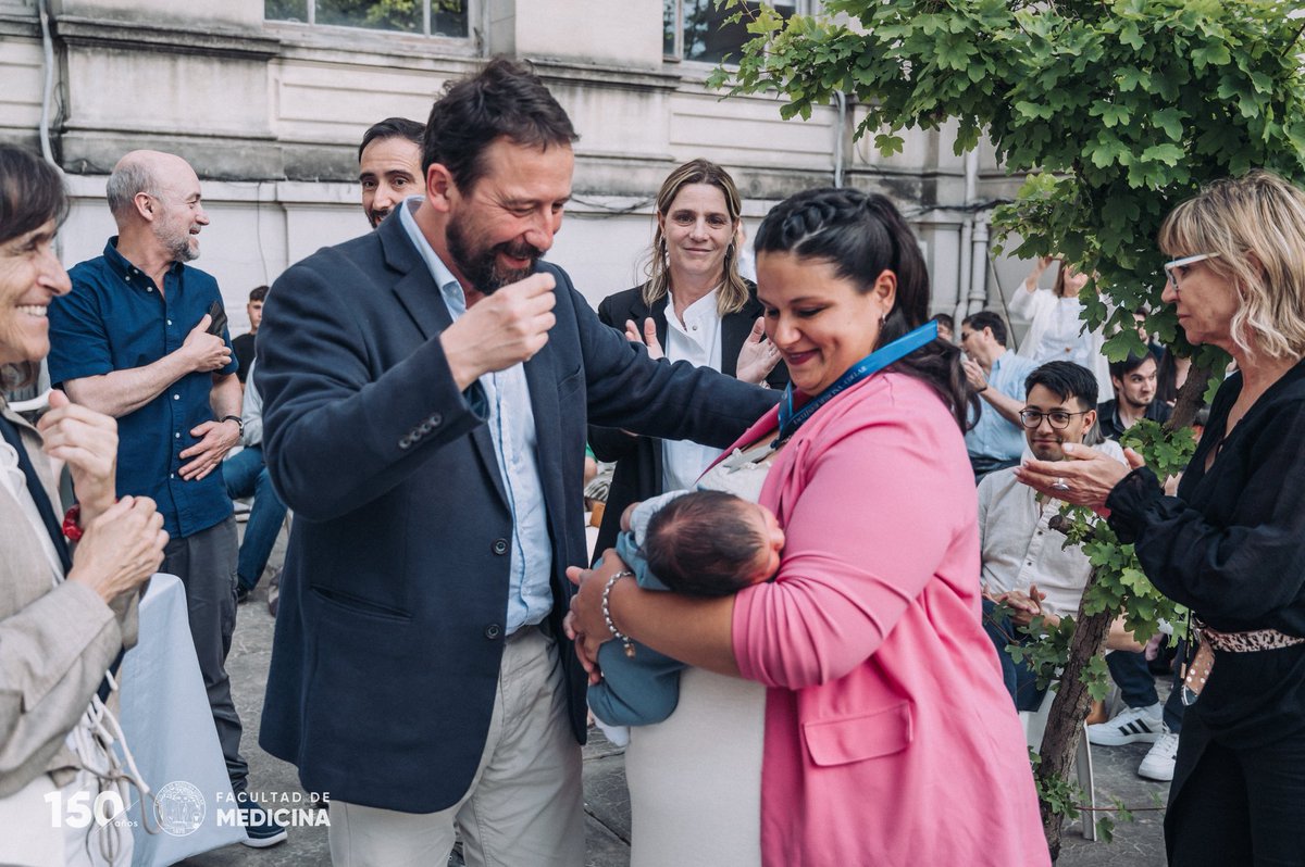 fmedoficial's tweet image. 𝗘𝗻 𝗲𝗹 𝗱𝗶́𝗮 𝗱𝗲 𝘀𝘂 𝗮𝗻𝗶𝘃𝗲𝗿𝘀𝗮𝗿𝗶𝗼 𝟭𝟱𝟬, 𝗹𝗮 𝗙𝗮𝗰𝘂𝗹𝘁𝗮𝗱 𝗱𝗲 𝗠𝗲𝗱𝗶𝗰𝗶𝗻𝗮 𝗹𝗹𝗲𝘃𝗼́ 𝗮 𝗰𝗮𝗯𝗼 𝘀𝘂 𝗮𝗰𝘁𝗼 𝗱𝗲 𝗴𝗿𝗮𝗱𝘂𝗮𝗰𝗶𝗼́𝗻 𝟮𝟬𝟮𝟱. 🎓👏

📸 Mirá el álbum completo aquí
drive.google.com/drive/folders/…