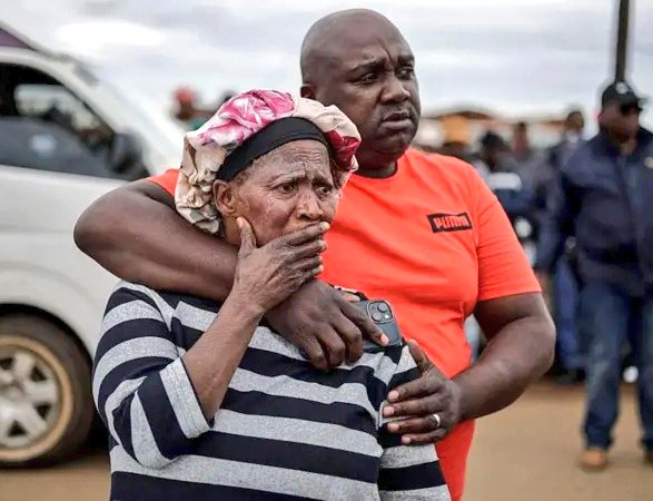 ISephara's tweet image. 10 innocent South Africans in Bekkersdal have lost their lives at the hands of 9 illegal miners from Lesotho and 1 illegal miner from Mozambique 💔.
All 10 killers are currently arrested, and police have confirmed their nationalities. 

Yet the SA Human Rights Commission is dead…