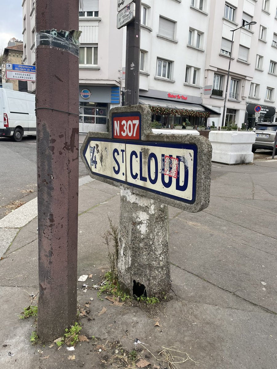 Qu’ont fait ces braves panneaux Michelin pour être ainsi laissés à l’abandon ?