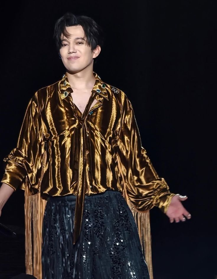 monica_valdi's tweet image. DIMASH BEAUTIFUL 
MOMENTS 
Dimash canta y el corazón entiende, aunque no haga falta idioma 
#Veryloveyou 
WHAT IS DIMASH TO YOU