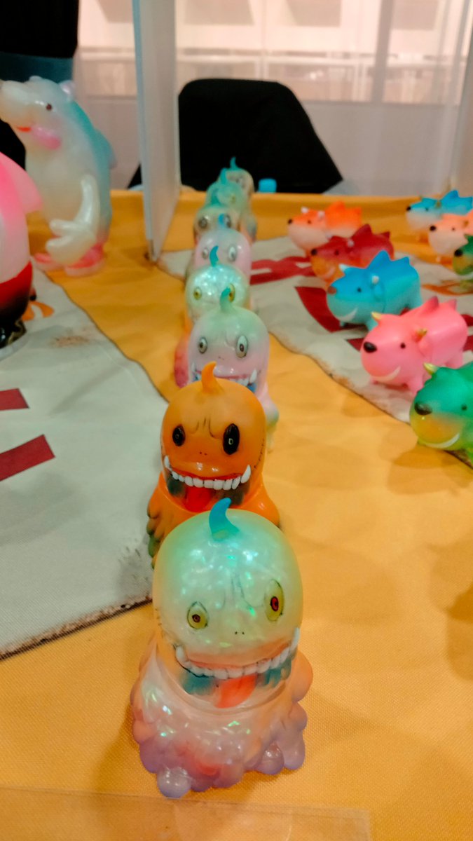 今年最後の運試し🙏渋谷で開催されたモダンソフビマーケット初日、キムラトイさんでキムラトイくじを引いてきました🐸
今回はＦ賞ヘドガデラーのクリア素体をお迎えしました！前回よりひとつ上になりました！来年こそはＡ賞を🙏
皆さんも是非チャレンジしてみては😉