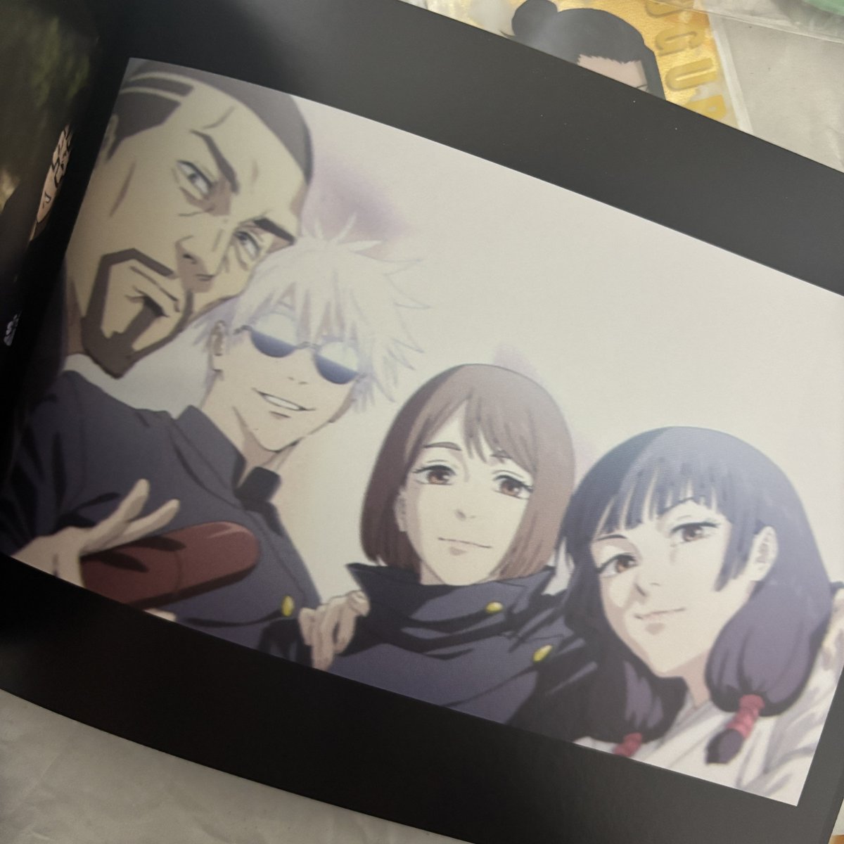 mmiizzang's tweet image. 게토 탈주 이후로 찍은 사진이 단 네장인데 2번째컷은 고죠가 졸업장? 들고 있는거 보니까 졸업식날인것 같고 그말은... 게토 없이 사진을 찍은 날이 1년중에 고작 3일 밖에 안된다고........