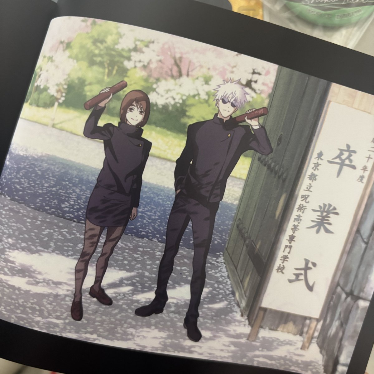 mmiizzang's tweet image. 게토 탈주 이후로 찍은 사진이 단 네장인데 2번째컷은 고죠가 졸업장? 들고 있는거 보니까 졸업식날인것 같고 그말은... 게토 없이 사진을 찍은 날이 1년중에 고작 3일 밖에 안된다고........