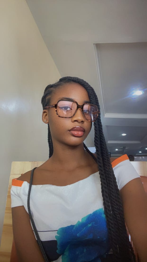 Renee_Aria2's tweet image. Started the year single
Ended the year Single.