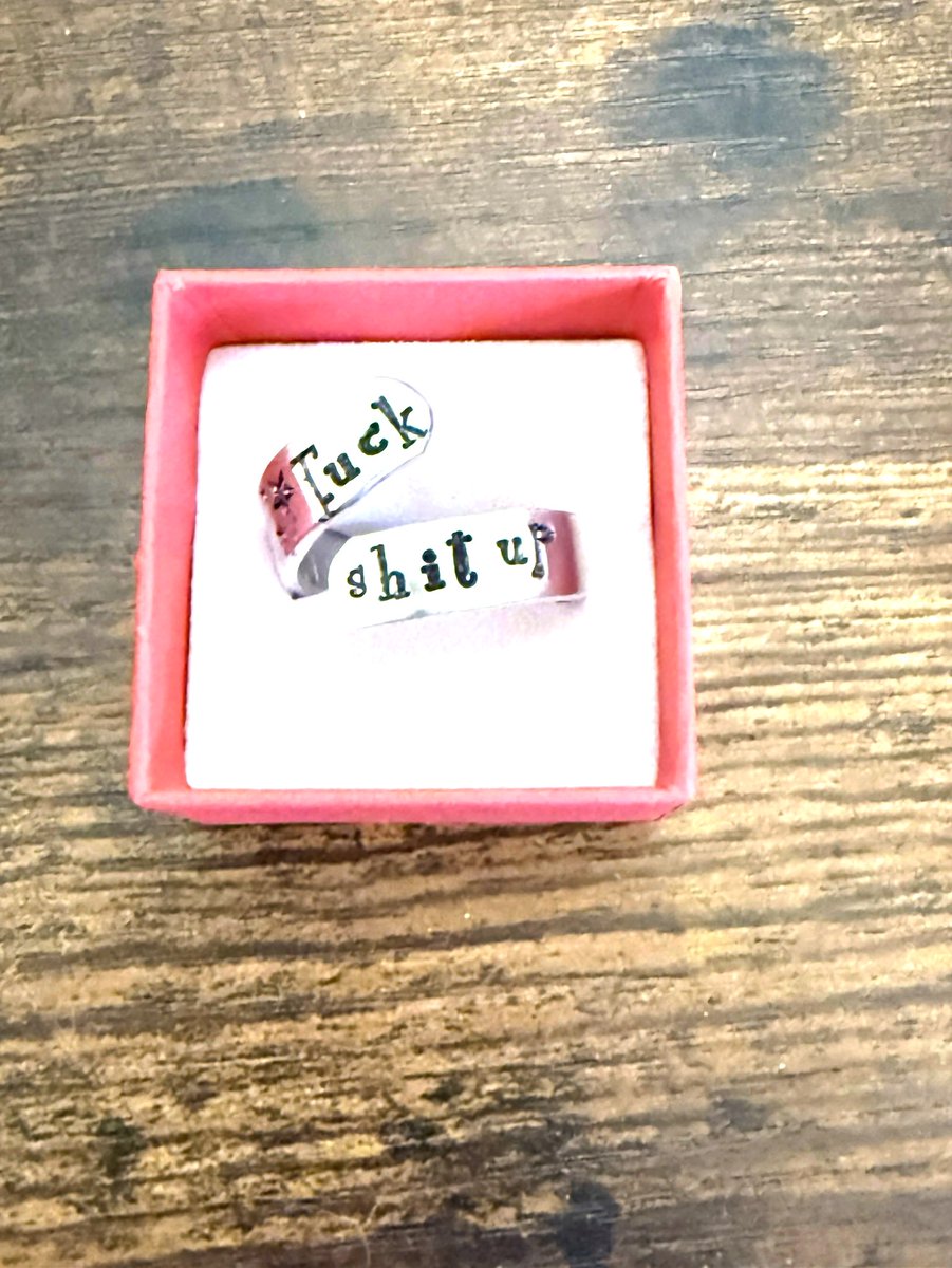BluStarCardigan's tweet photo. FUCK SHIT UP, SWIFTIES!

I made a ring. I had to.

https://t.co/QRNbsL7YAI https://t.co/d7zNH35Cfw