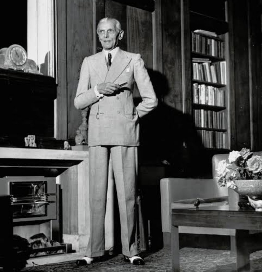 Cuba ki cigar, Bombas ki socks, Eduard ky shoes, Gucci ka 3 piece... You can't beat the class of Jinnah even in 2025 🫶
Happy birthday Sir!