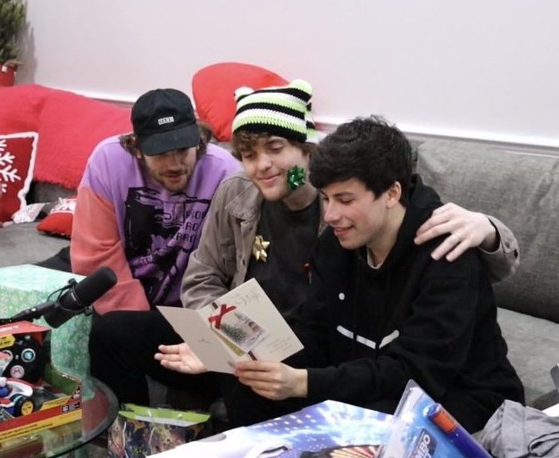 seanwasfound's tweet photo. merry xmas everyone! hope yall are doing great and happy :)) https://t.co/xBXS7o5EgE