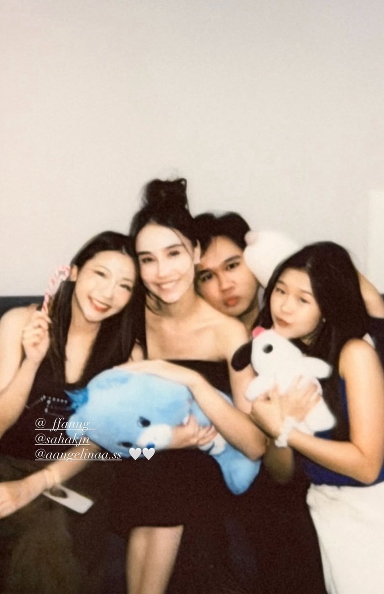 OnlyJayna1702's tweet photo. Friend of @Ginny @ginnynatnicha & Friends of Jayna @j_jayyna & @ThanutBoom 🤣 #GinJay #Boomjay https://t.co/UPsfzVvd1p