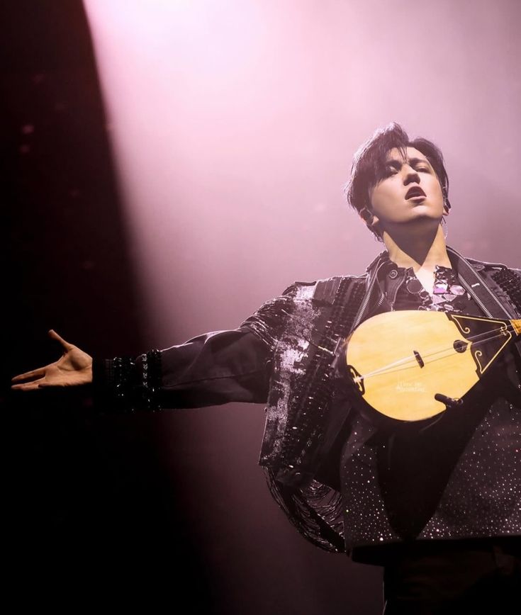 monica_valdi's tweet image. DIMASH BEAUTIFUL 
MOMENTS 
Димаш поет, и сердце понимает, даже без слов. 
#Veryloveyou 
WHAT IS DIMASH TO YOU