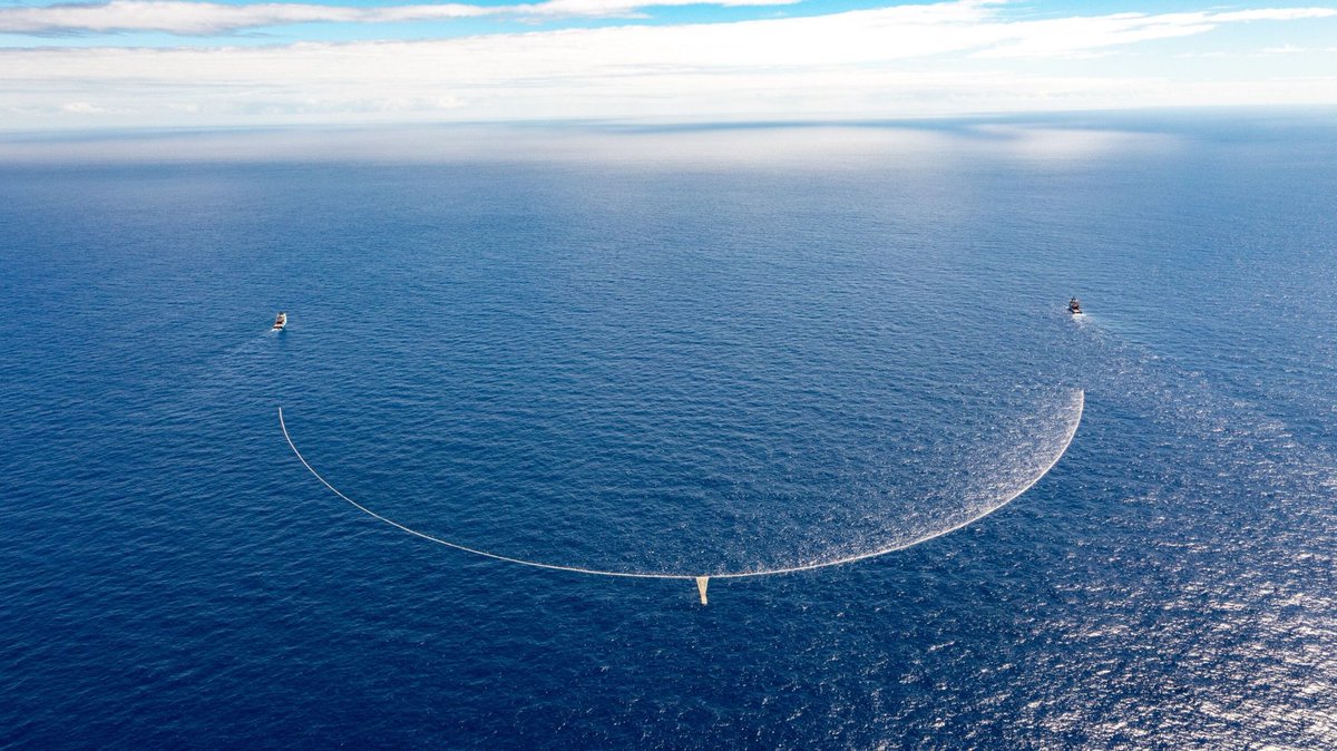 LHommeEnGris1's tweet photo. Un record historique ! 

- Plus de 45 millions de kg de déchets ont été extraits des milieux aquatiques depuis le lancement du projet, selon le bilan de fin d’année 2025.
- Rien qu’en 2025, plus de 25 millions de kg ont été collectés, soit une année record pour l’organisation. https://t.co/YlJh1oAEvF