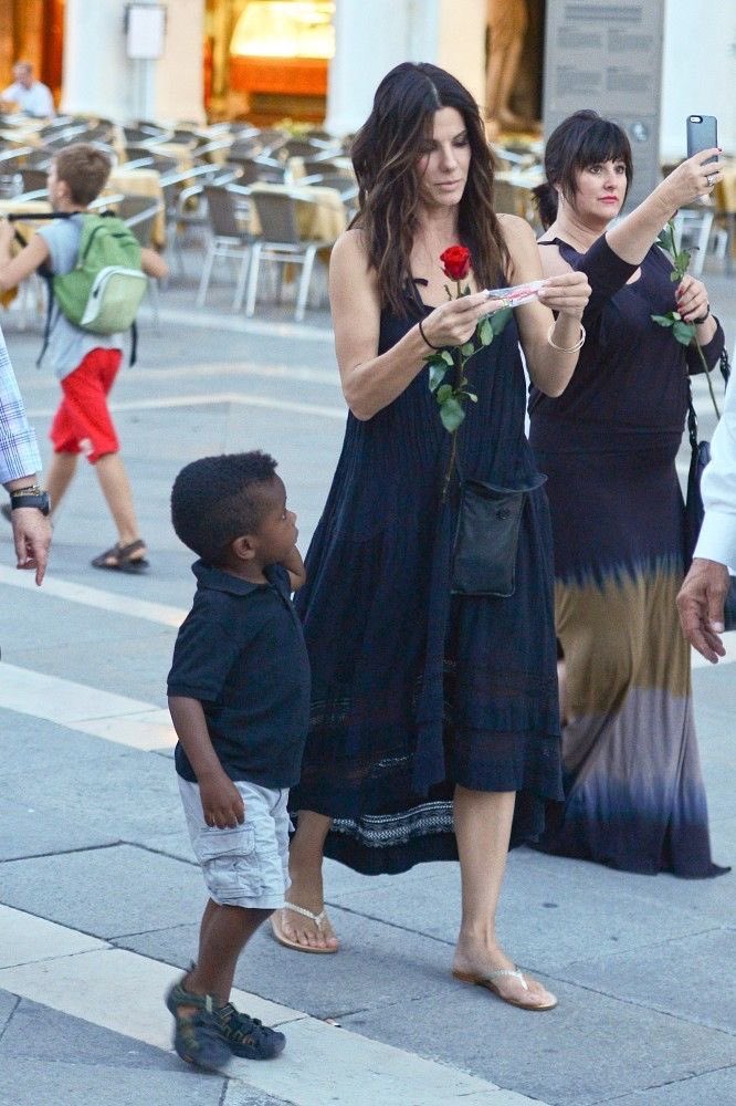 Sandraprivate67's tweet photo. Happy Christmas my love 💞#celebrity #SandraBullock #โนเบล 
#Christmas2025 https://t.co/NsOmIPStda