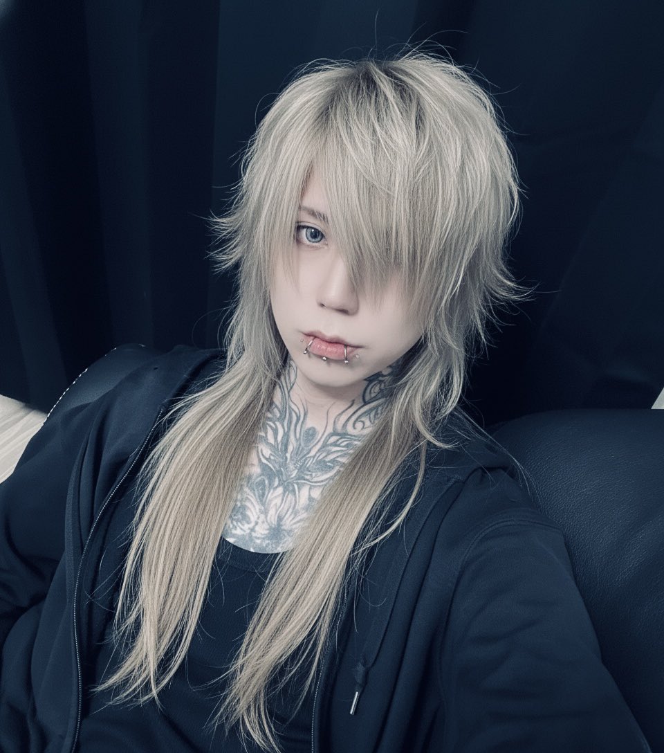 髪型変えてみよかなと思ってAIで色々試してたらなんかすげいい感じになったけど、そもそも顔面が俺こんなんじゃないから参考にならんかった