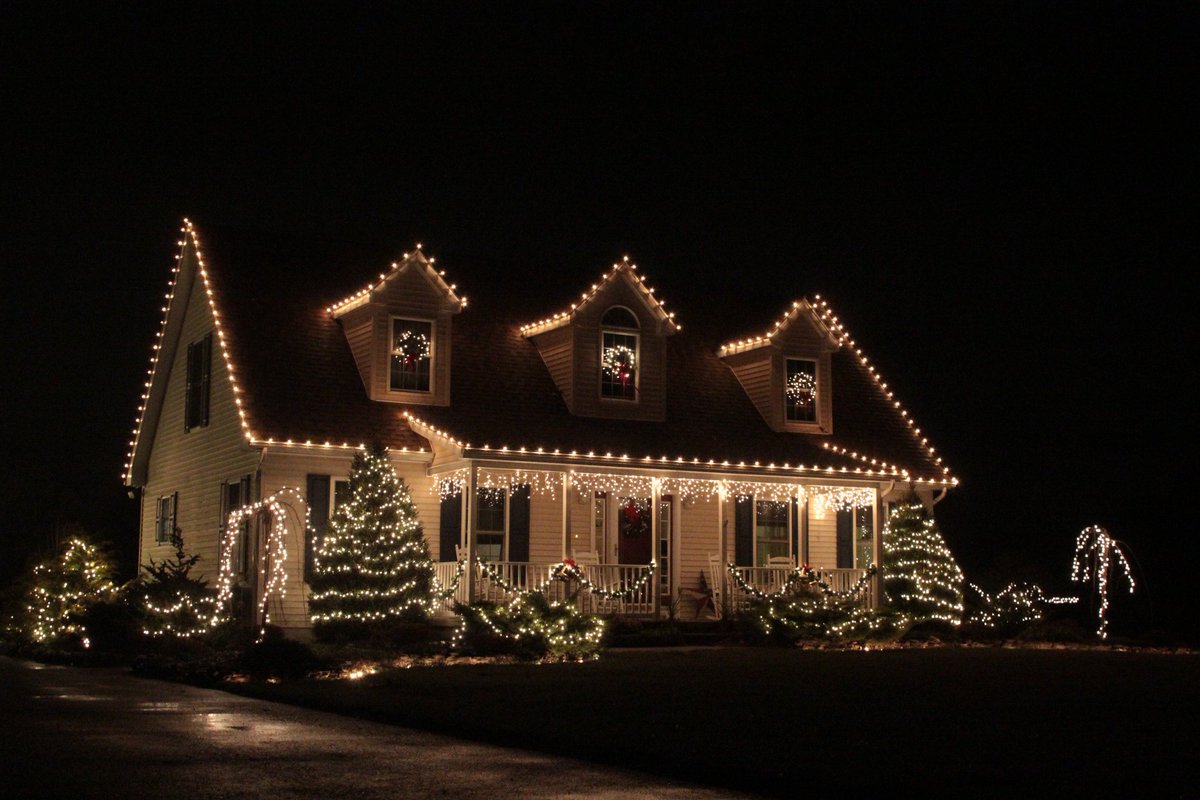 ahlthat10's tweet photo. Christmas Lights throughout a few towns in #salemcounty. More posts to come via @SalemCountyNews https://t.co/e9zk2KLpFY