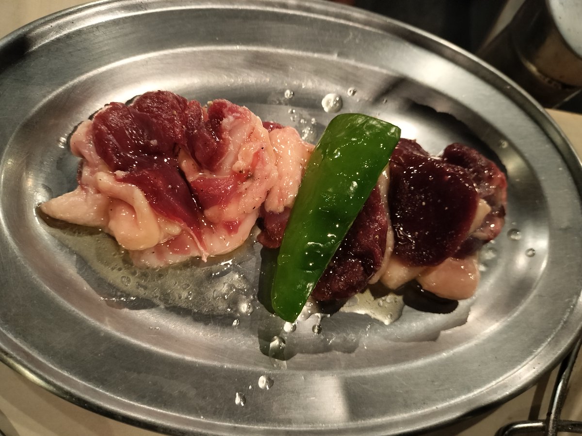 ジビエ

チキンでも七面鳥でもなくキジ肉とうずら肉と鴨肉食べた(写真でどれがどれだったかは忘れた) 