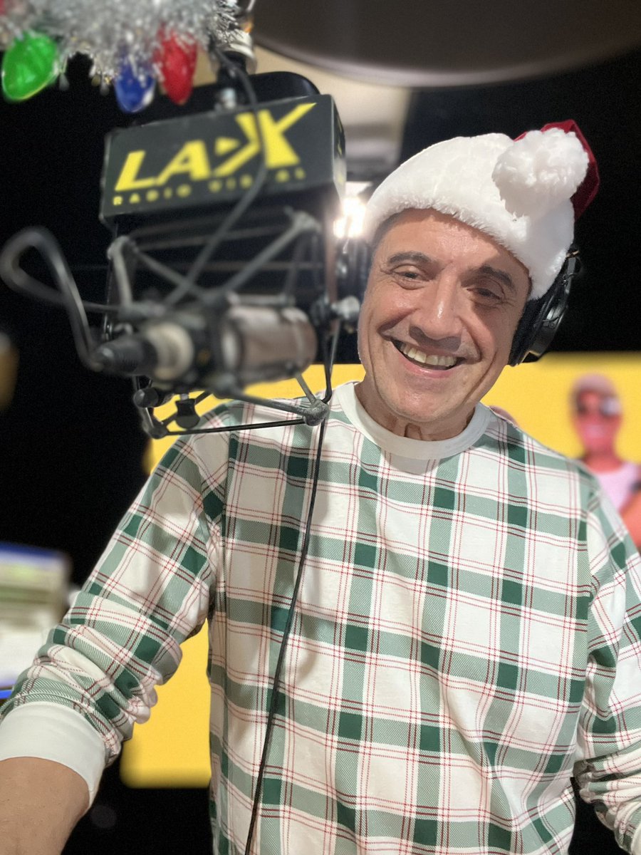 redshadowpr's tweet image. Nada más rico y agradable que sentirte en casa… Cuando haces lo que amas, te rodeas de quienes te cuidan y tocas las vidas de otros con empatía y amor, no hay manera de fallar ✨

Feliz Navidad 🎧🎄🎅 #redshadow #redshadowpr #deddieromero #radio #laxpr #morningshow