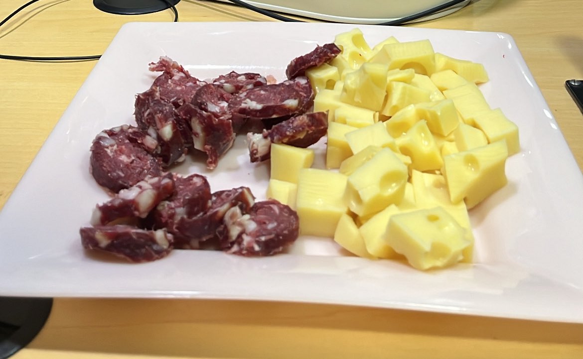 tomssj__'s tweet photo. Una picada sin pan, es como chupar una teta con corpiño https://t.co/w1liMqrvAt