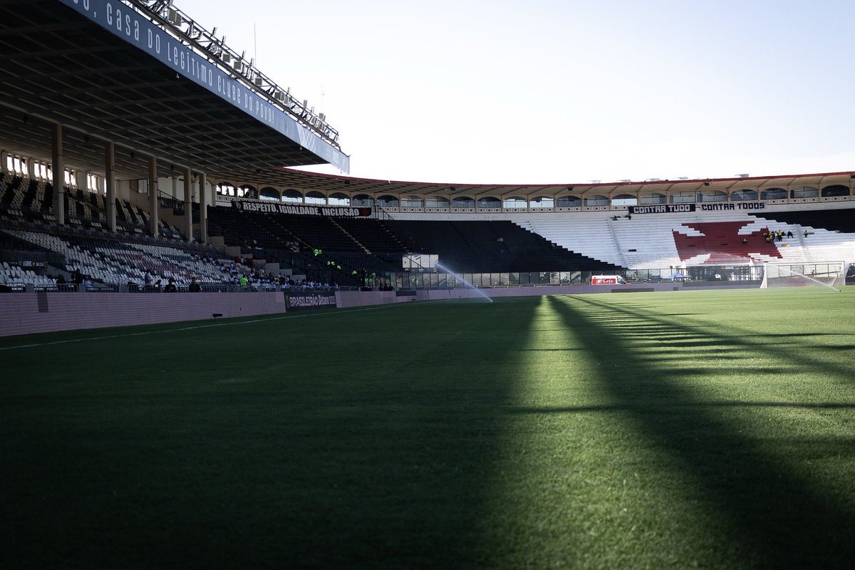 DataFutebol's tweet photo. Os 10 tickets médios mais CAROS no Futebol Brasileiro em 2025 (Séries A, B e C);

1. Vasco da Gama (R$ 91.24)
2. Palmeiras (R$ 81.09)
3. Flamengo (R$ 74.38)
4. América-MG (R$ 72.63)
5. Corinthians (R$ 72.21)
6. Botafogo (R$ 66.91)
7. Botafogo-PB (R$ 66.88)
8. São Bernardo (R$ 64.66)
9. Atlético Mineiro (R$ 64.12)
10. Santos (R$ 63.48)

O Atlético Goianiense tem o ticket médio mais barato, custando apenas R$ 10.26

Via @gatomestre
