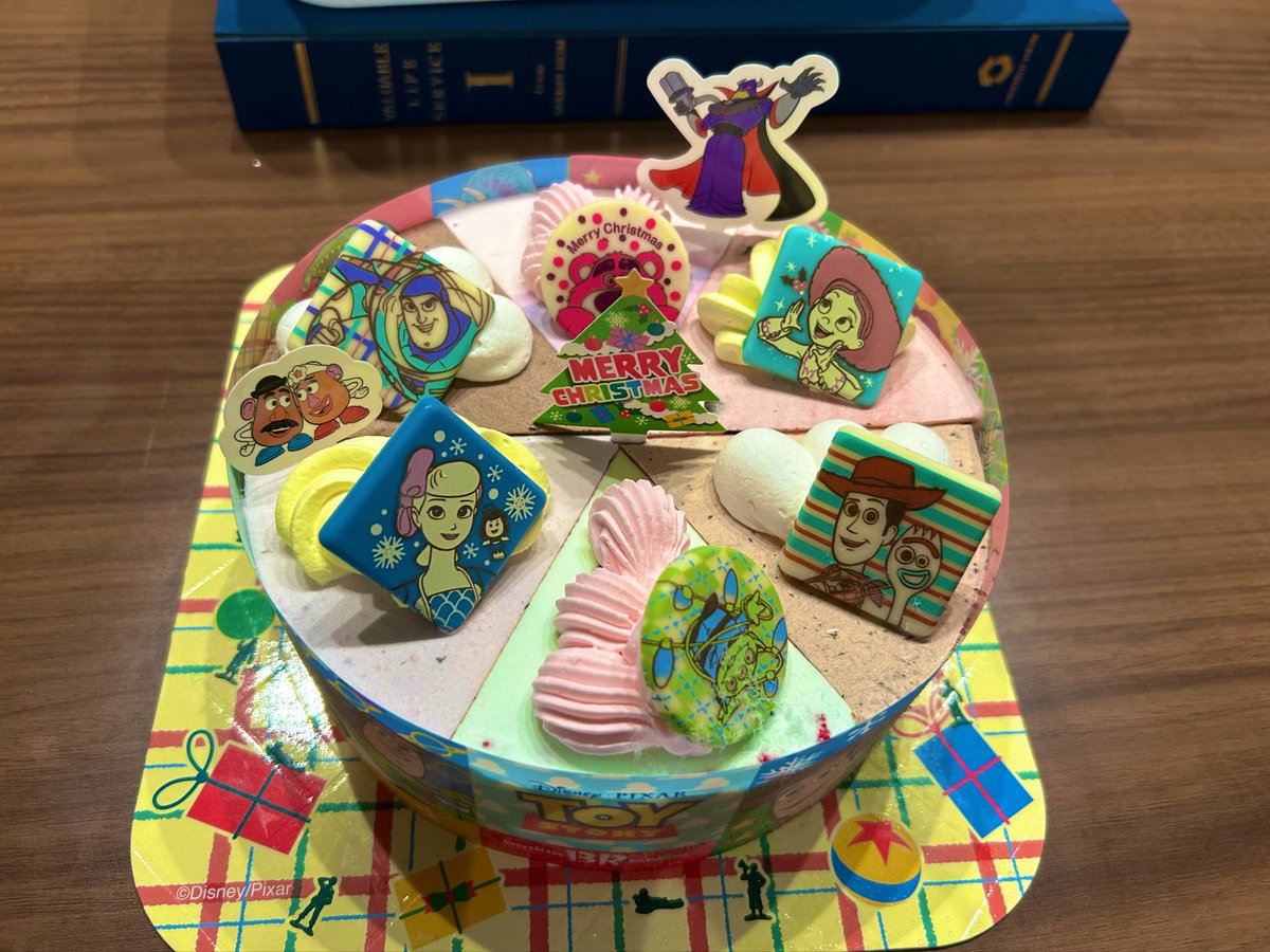 aflegnanon's tweet photo. メリークリスマス！！！！🎅
アイスケーキ美味かった🍰🍰🍰 https://t.co/bJQs7hzUug