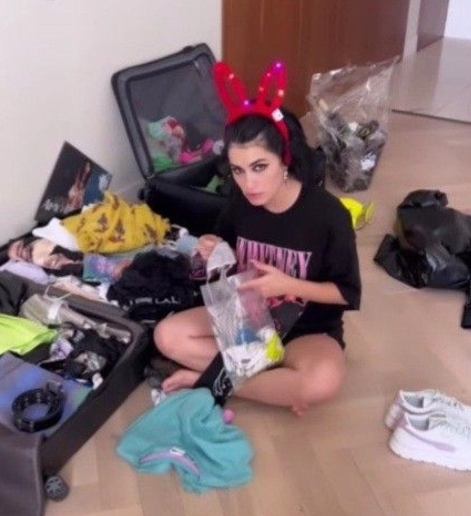 Yo viendo que vender para ir al River de Lali: