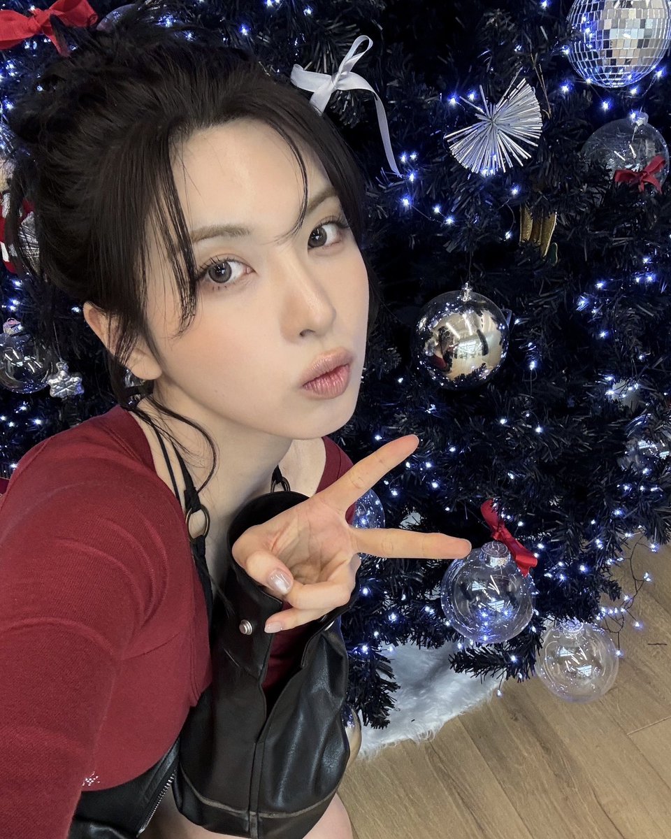 kidungmaya's tweet image. ㅤ

           #fromHITHER 
    𝗦𝗔𝗥𝗔𝗛 uploaded new post.

💬 Merry Christmas~ 🎄🎅👼
ㅤ