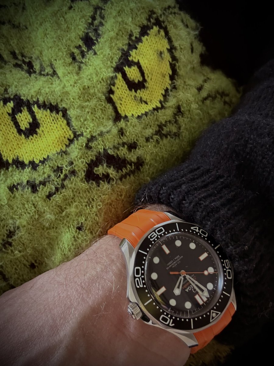eadie11's tweet image. Today I’m wearing one of our FIVE Omega Seamaster Instant Win prizes @10to2Group for just £1 entry

Retails around £6,000

Win here: 10to2.co.uk

The Omega Seamaster with orange rubber strap is a beauty 🍊 

#omega #seamaster #watchesofinstagram #watch #watchporn