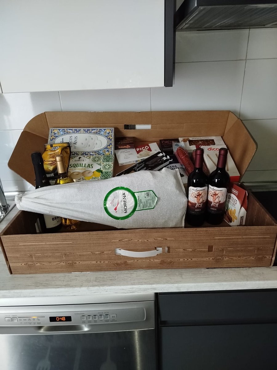 virtual_circus's tweet image. Se rumorea que la lotería de navidad podría estar amañada ; algunos desgraciados están cobrando premios sin ni si quiera haber pillado décimos 🤡